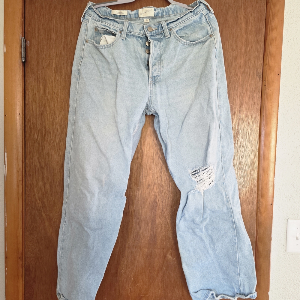 Universal Thread Women's Relaxed Light Blue Jeans